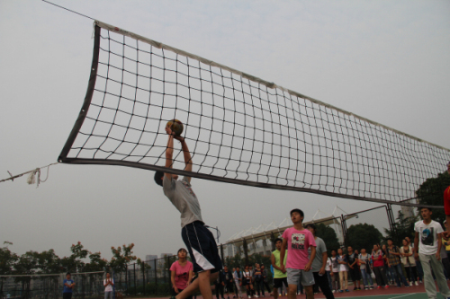 我院排球队在2013年度校学生排球赛中勇夺冠军