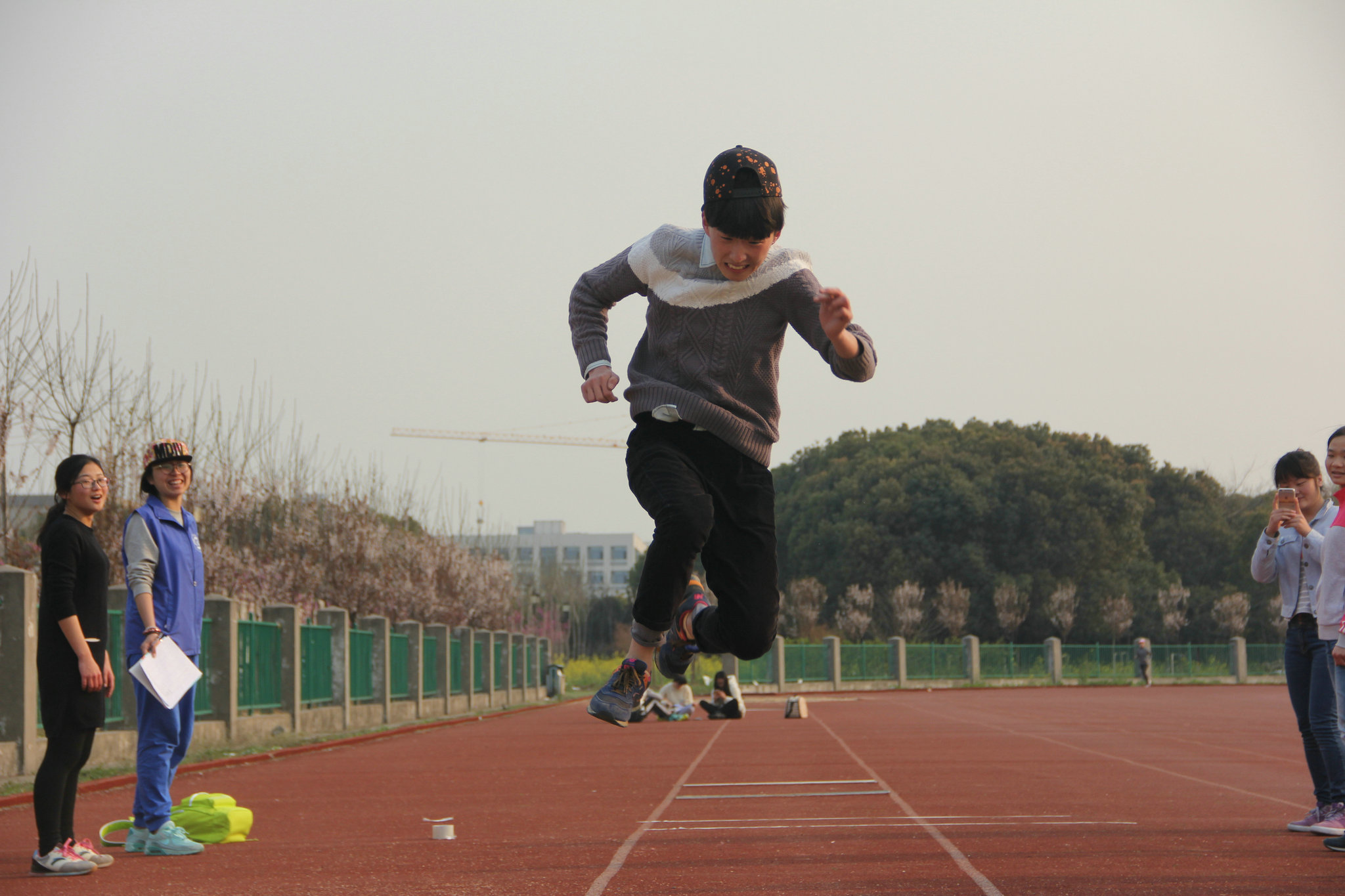 英国威廉希尔公司官网举行2016年春季师生趣味运动会