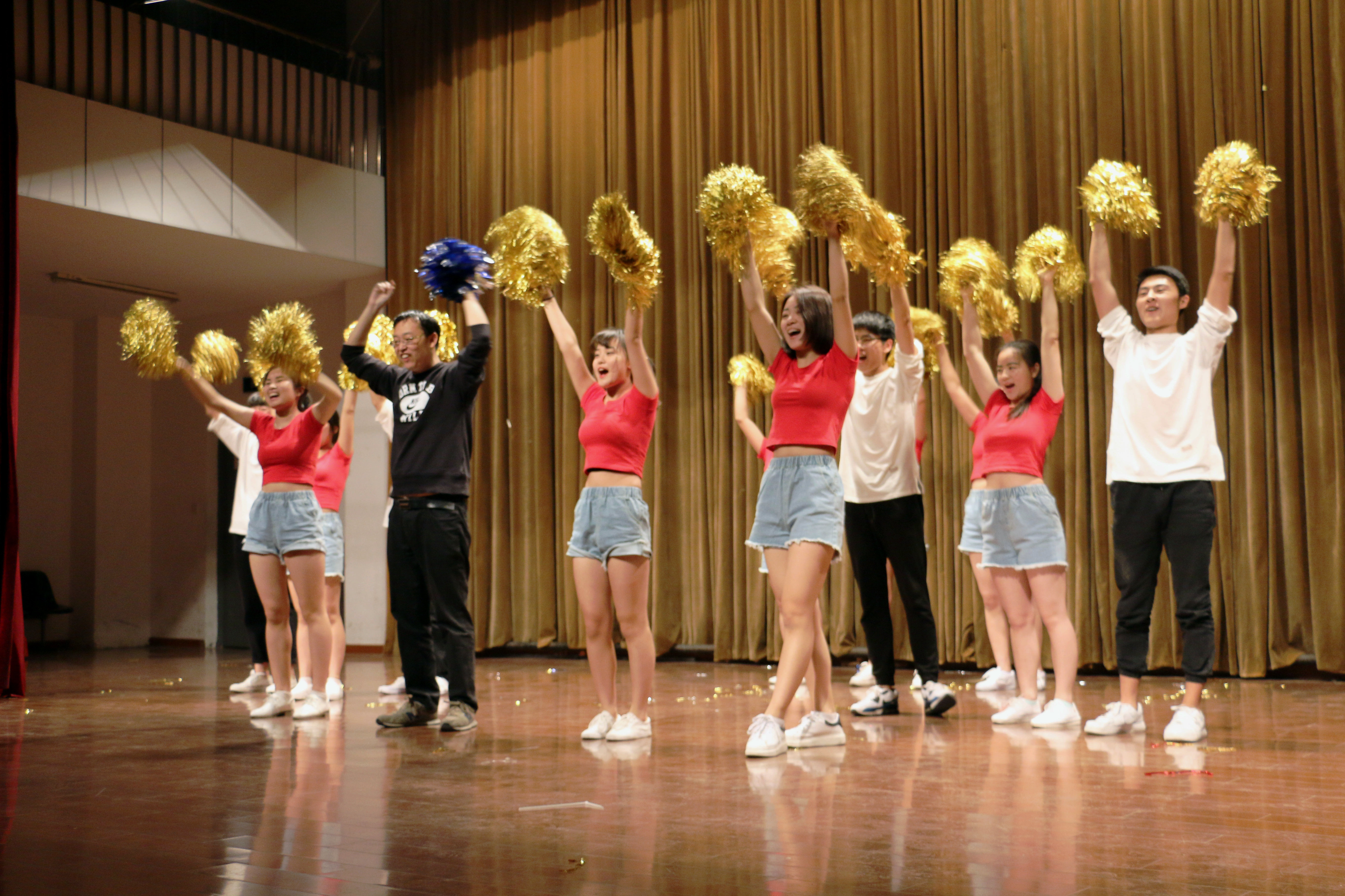 英国威廉希尔公司官网举行第四届啦啦操大赛