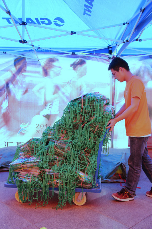 坚守志愿岗位 放飞青春梦想——记无锡国际马拉松英国威廉希尔公司官网赛前志愿者