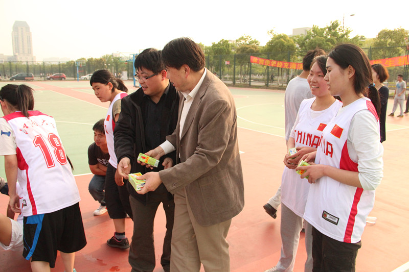 我院女篮在2014年校篮球联赛中夺冠