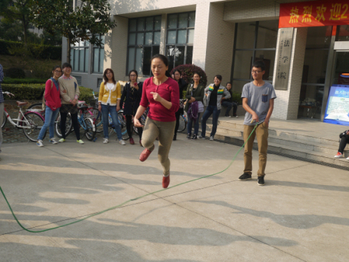 英国威廉希尔公司官网跳长绳比赛