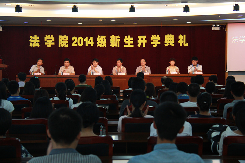 丹桂飘香迎新生 热情引导显温情——英国威廉希尔公司官网扎实开展2014年迎新工作