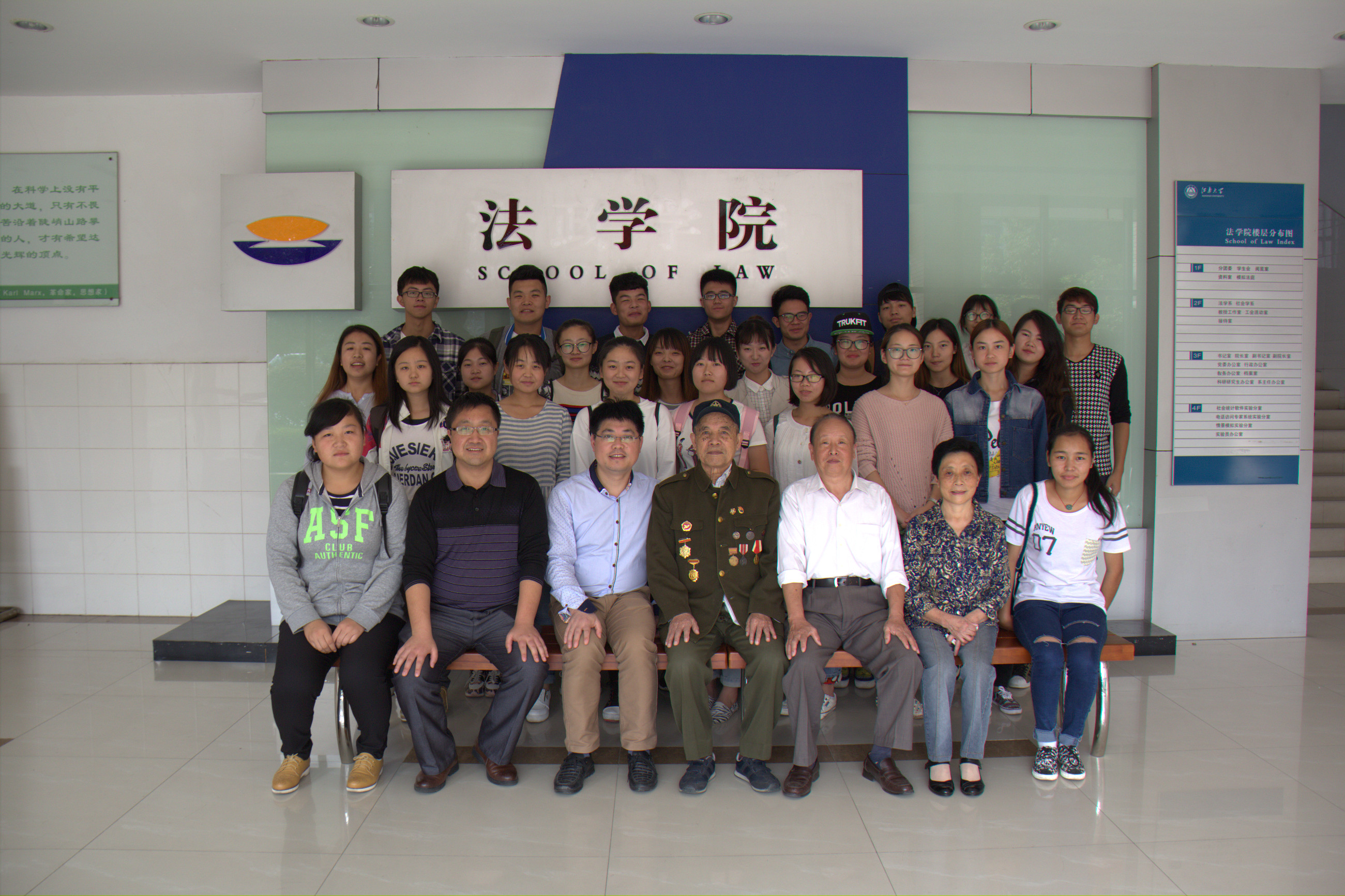 老少共话，铭记历史——英国威廉希尔公司官网举行抗战老兵与大学生座谈会
