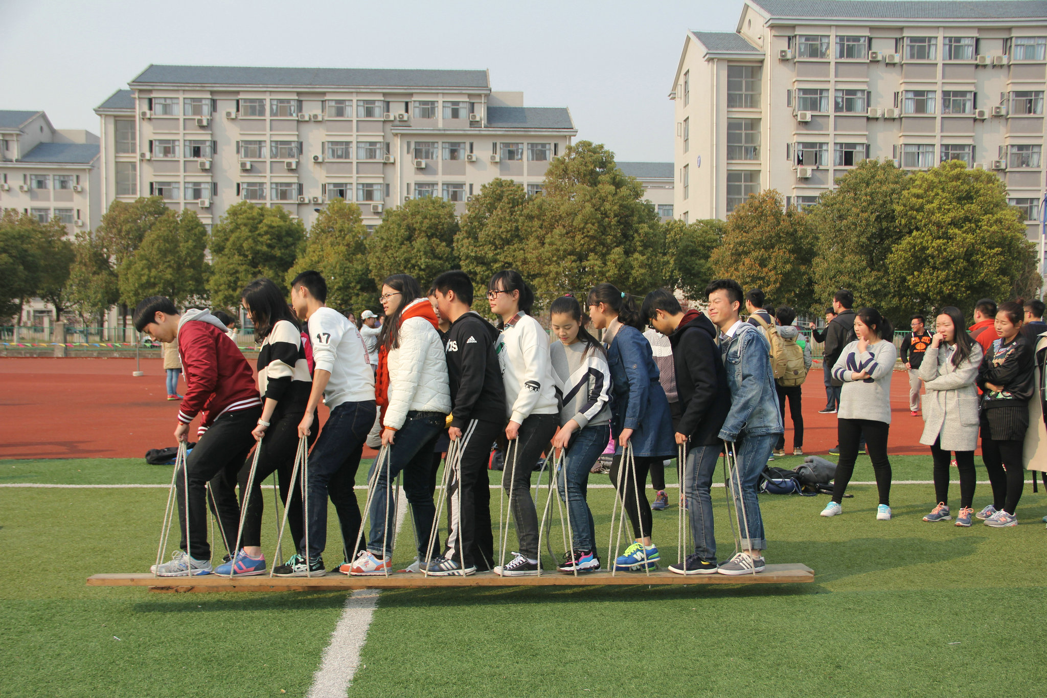 英国威廉希尔公司官网举行2016年春季师生趣味运动会