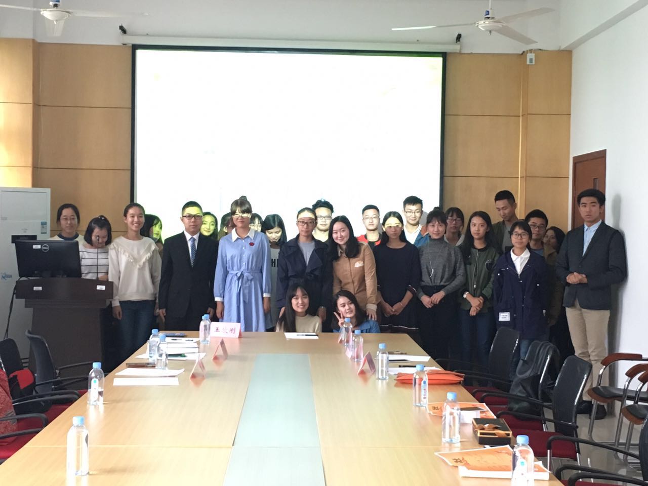 十月金秋 谁“主”江大————英国威廉希尔公司官网第二届“话中有‘画’”主持人大赛