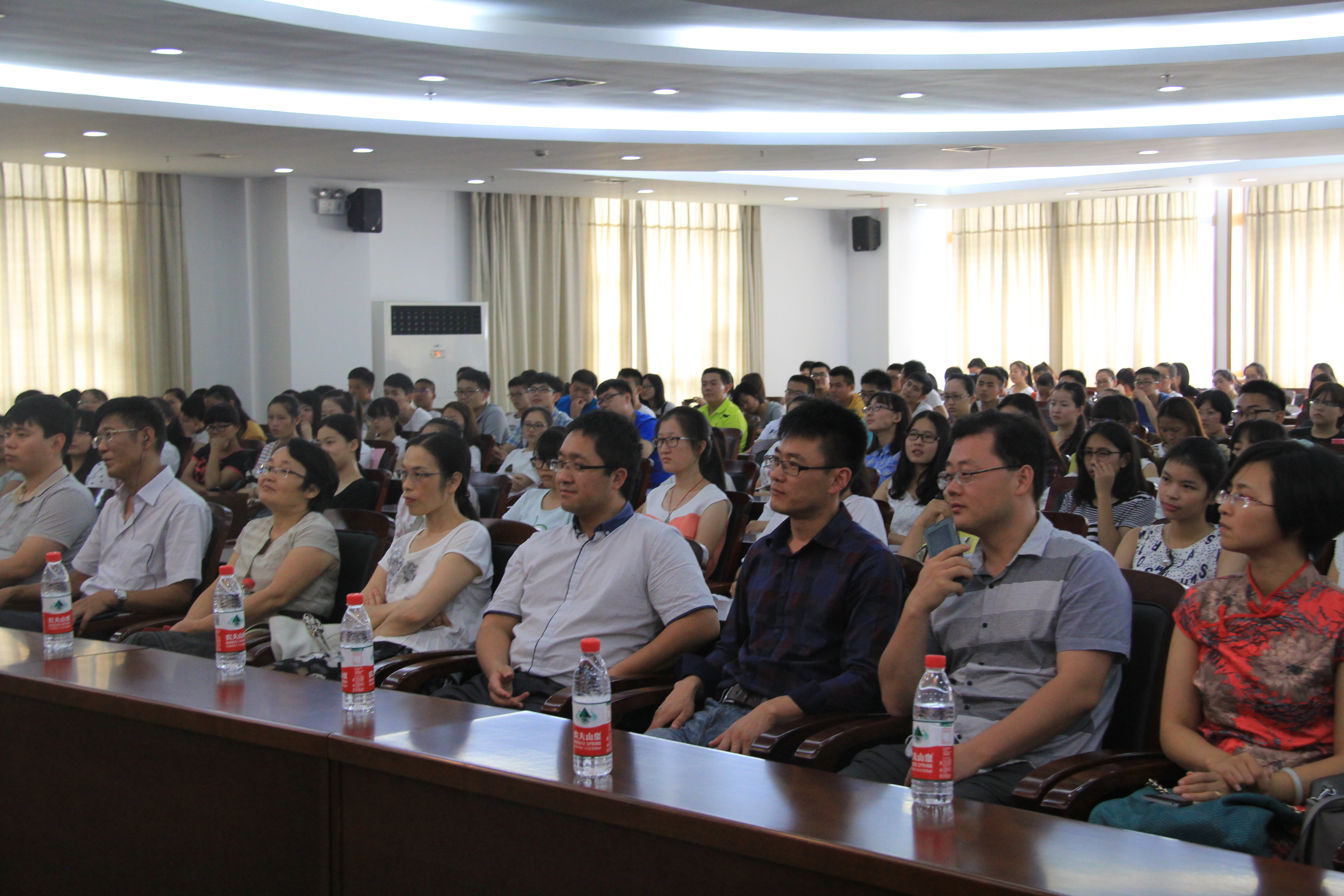 英国威廉希尔公司官网举行2015年新生开学典礼