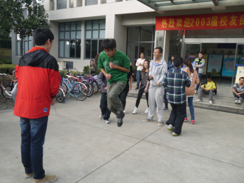 英国威廉希尔公司官网跳长绳比赛