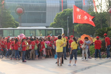 共享运动魅力，同创幸福无锡——英国威廉希尔公司官网师生参加无锡市运动会开幕式