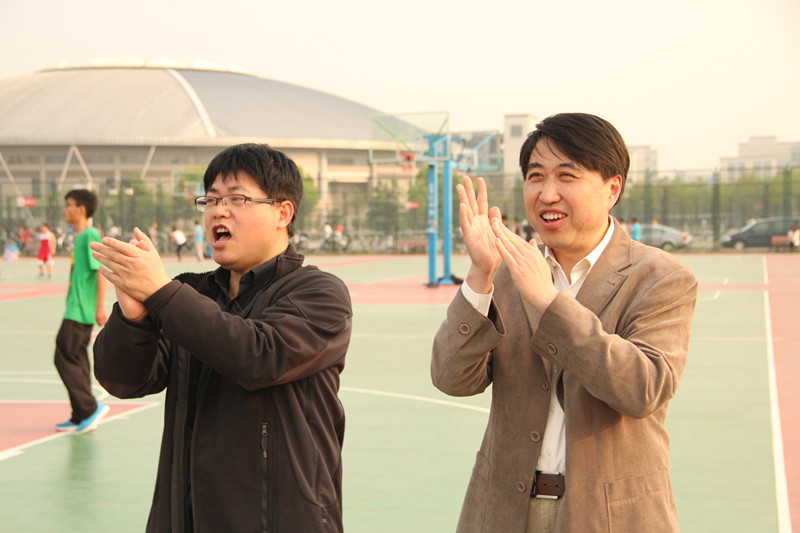 我院女篮在2014年校篮球联赛中夺冠