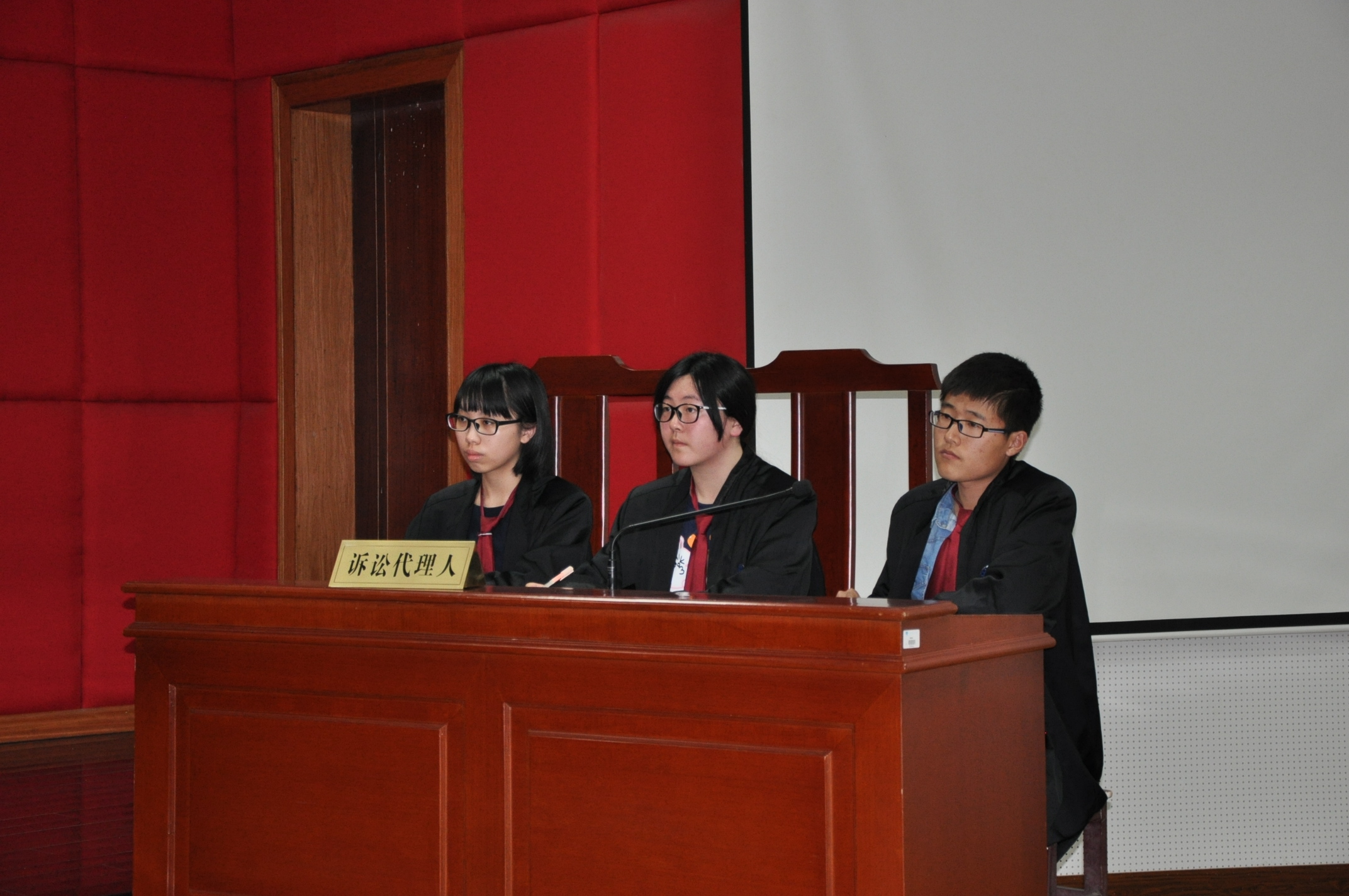 英国威廉希尔公司官网成功举办2016年度模拟法庭观摩赛