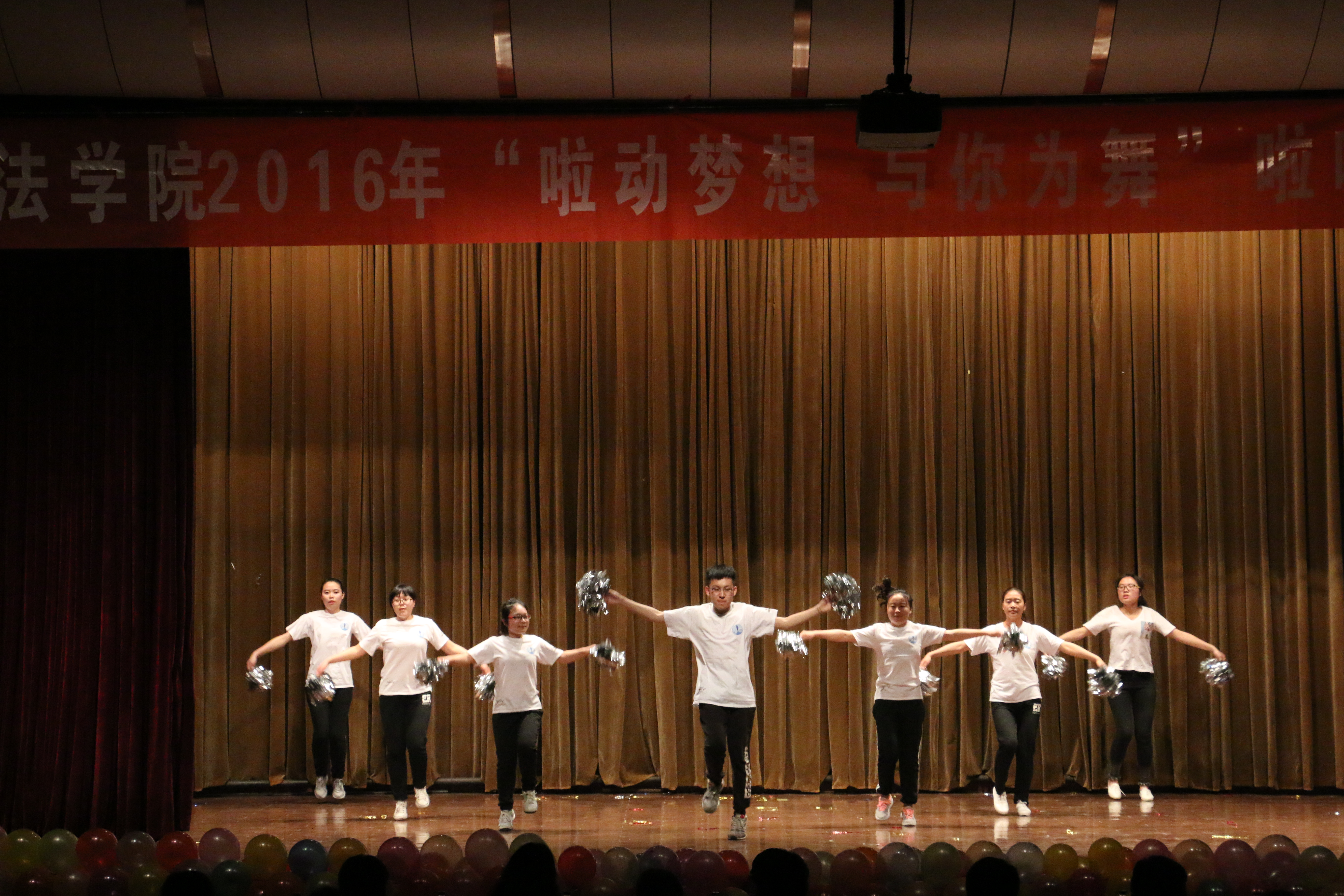 英国威廉希尔公司官网举行第四届啦啦操大赛