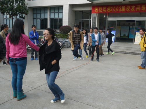 英国威廉希尔公司官网跳长绳比赛