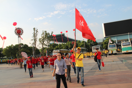 共享运动魅力，同创幸福无锡——英国威廉希尔公司官网师生参加无锡市运动会开幕式