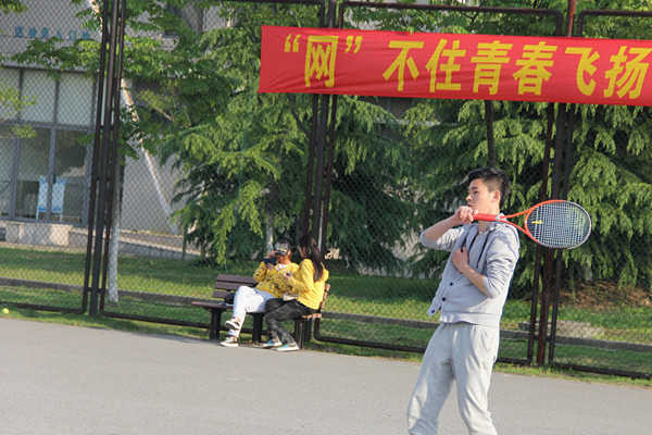 我院在2014年英国威廉希尔公司官网网球赛中勇创佳绩