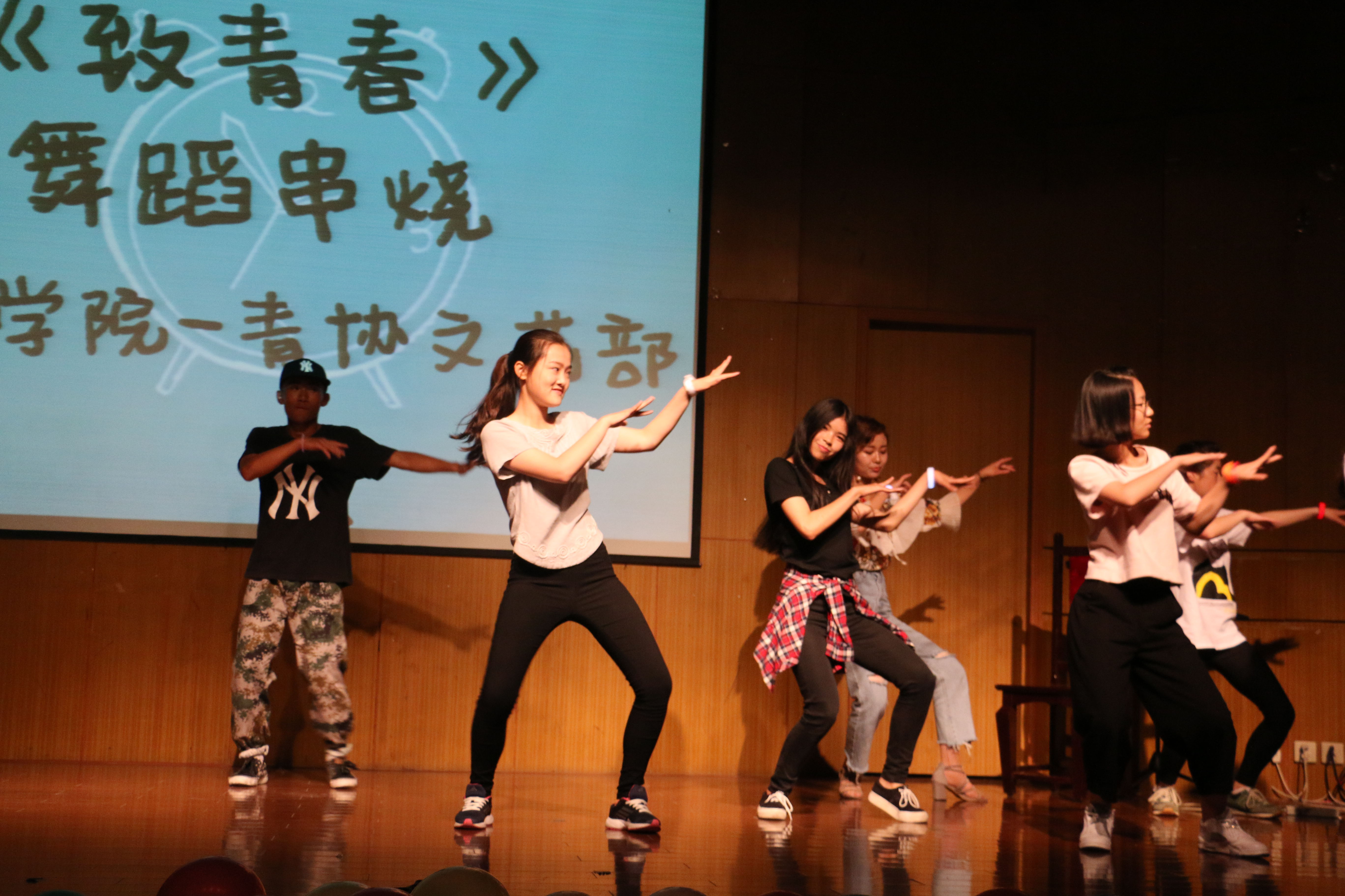 尚好的青春——英国威廉希尔公司官网2016届毕业生晚会顺利落幕