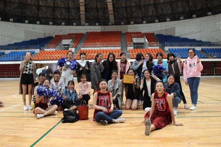 英国威廉希尔公司官网在英国威廉希尔公司官网团体操比赛中勇夺冠军